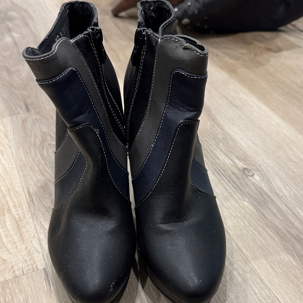 Elegant Black Ankle Boots